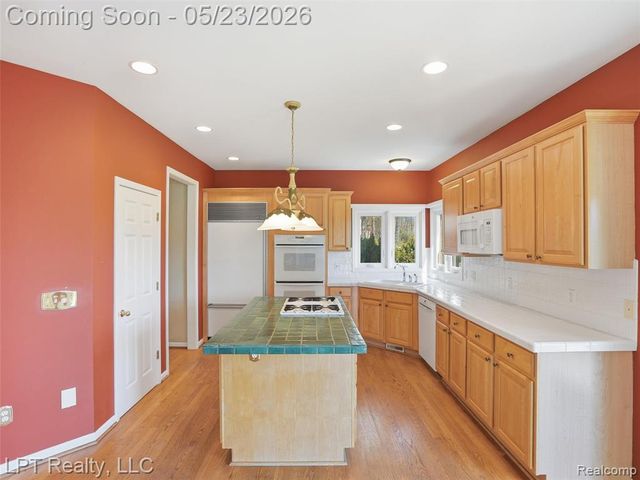 860 Troon, Highland, MI 48357