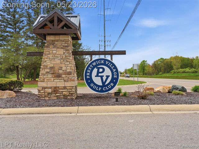 860 Troon, Highland, MI 48357