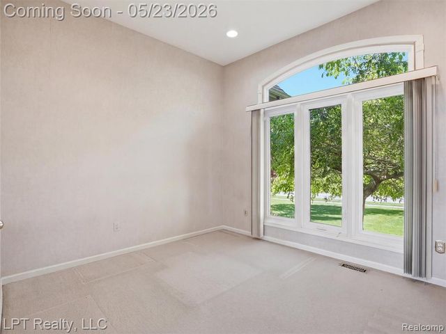860 Troon, Highland, MI 48357