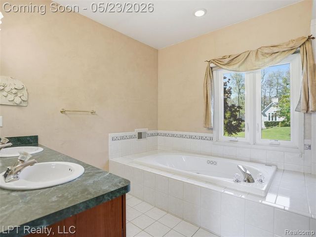 860 Troon, Highland, MI 48357