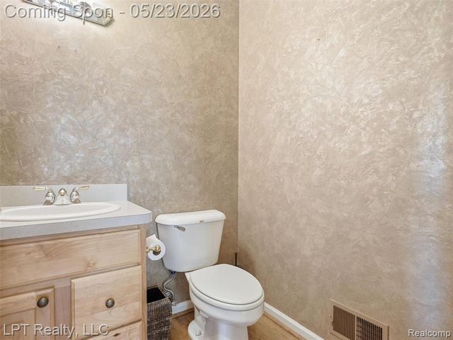 860 Troon, Highland, MI 48357