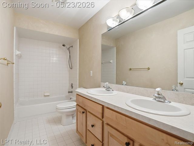 860 Troon, Highland, MI 48357