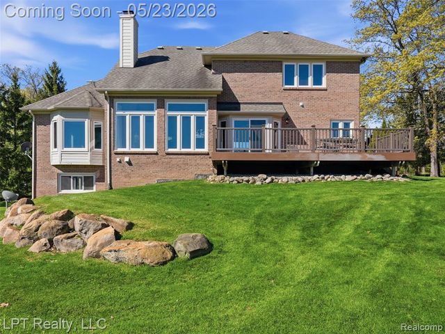 860 Troon, Highland, MI 48357