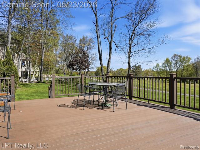 860 Troon, Highland, MI 48357