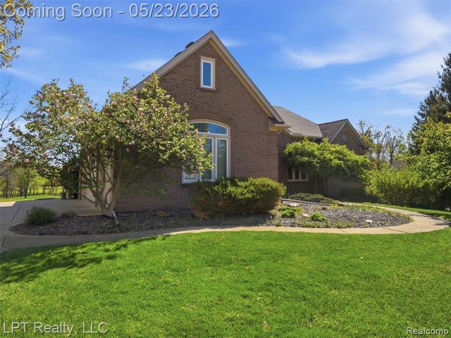 860 Troon, Highland, MI 48357