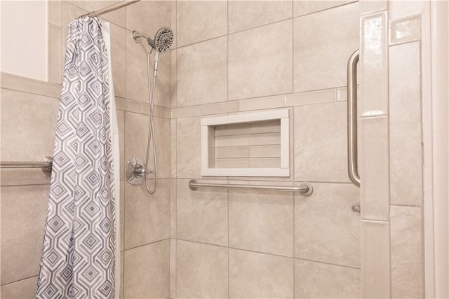 408 W 5th St, Alice, TX 78332