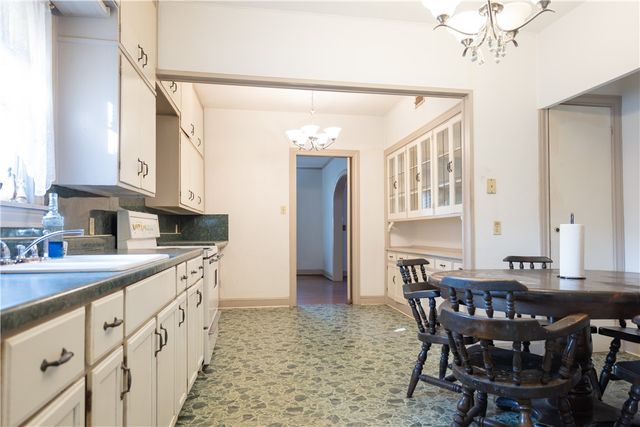 408 W 5th St, Alice, TX 78332