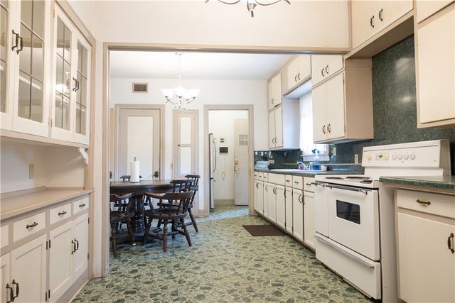 408 W 5th St, Alice, TX 78332