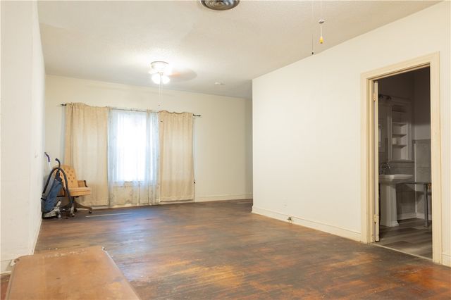 408 W 5th St, Alice, TX 78332