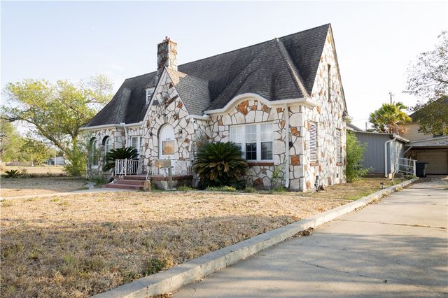 408 W 5th St, Alice, TX 78332