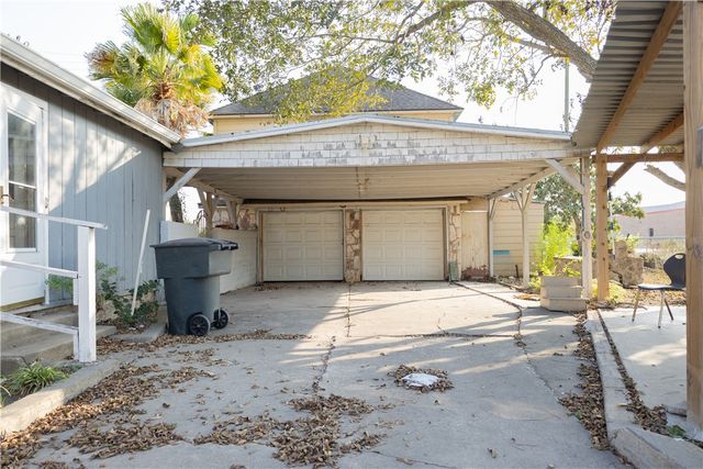 408 W 5th St, Alice, TX 78332