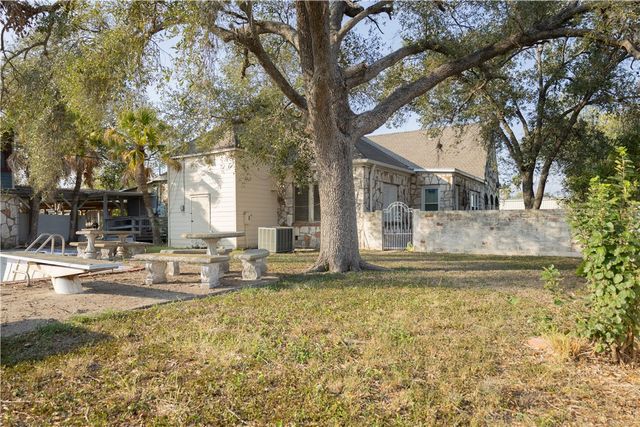 408 W 5th St, Alice, TX 78332
