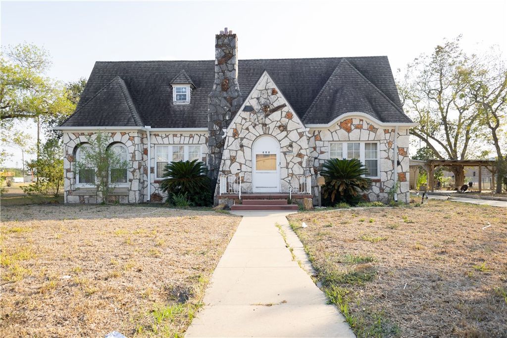 408 W 5th St, Alice, TX 78332