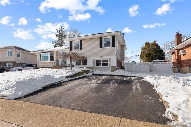 46 Lincoln Street, Farmingdale, NY 11735