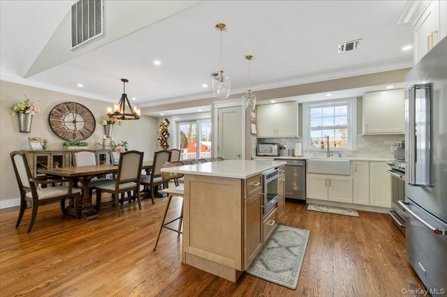 46 Lincoln Street, Farmingdale, NY 11735