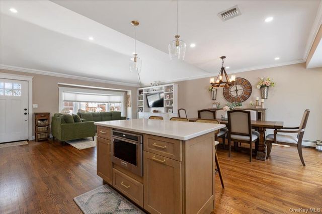 46 Lincoln Street, Farmingdale, NY 11735