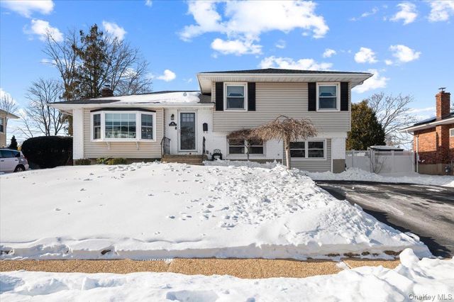 46 Lincoln Street, Farmingdale, NY 11735