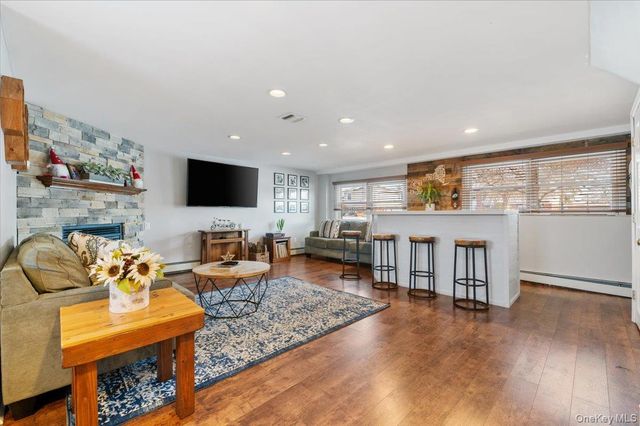 46 Lincoln Street, Farmingdale, NY 11735