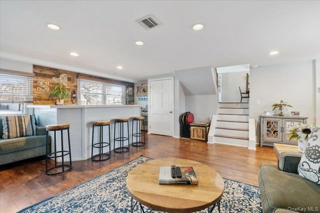 46 Lincoln Street, Farmingdale, NY 11735