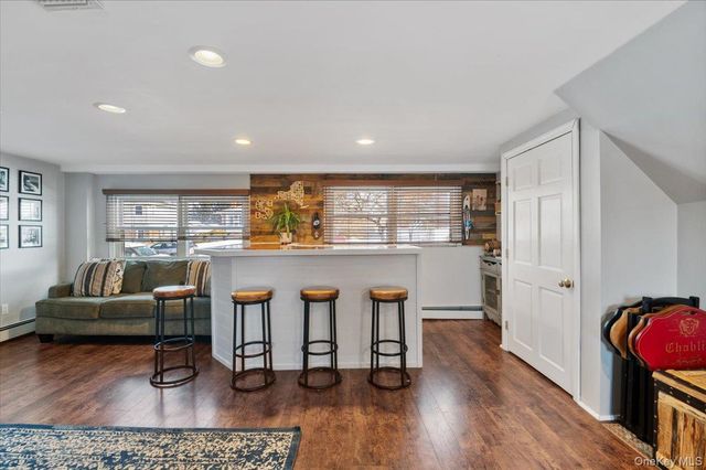 46 Lincoln Street, Farmingdale, NY 11735