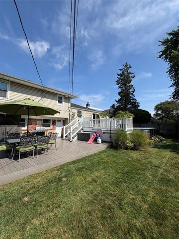 46 Lincoln Street, Farmingdale, NY 11735