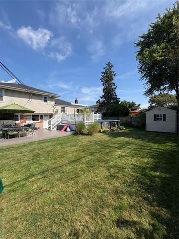 46 Lincoln Street, Farmingdale, NY 11735