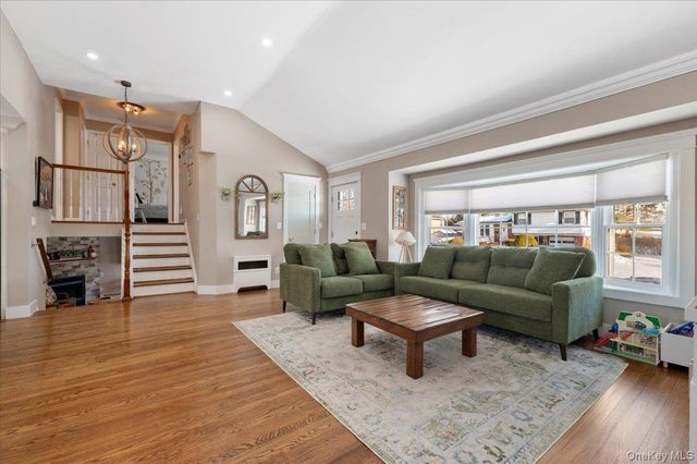 46 Lincoln Street, Farmingdale, NY 11735