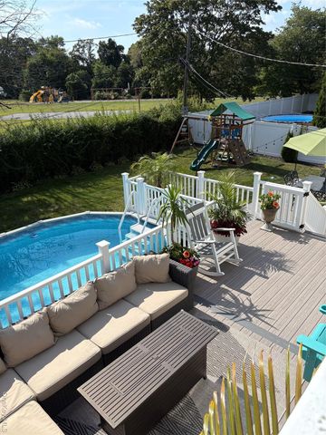 46 Lincoln Street, Farmingdale, NY 11735