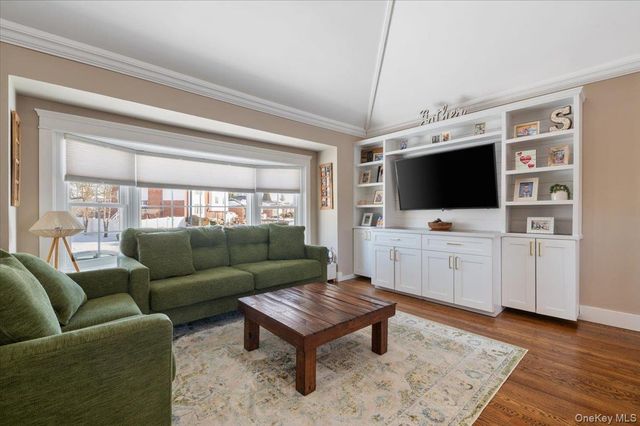 46 Lincoln Street, Farmingdale, NY 11735