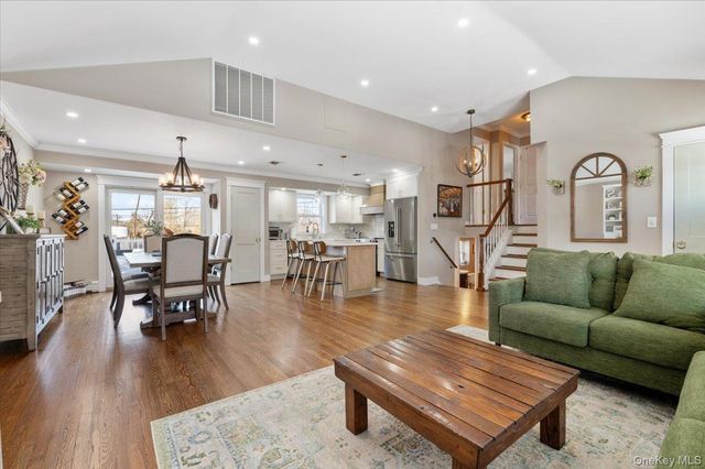 46 Lincoln Street, Farmingdale, NY 11735