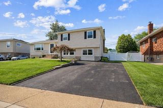 46 Lincoln Street, Farmingdale, NY 11735