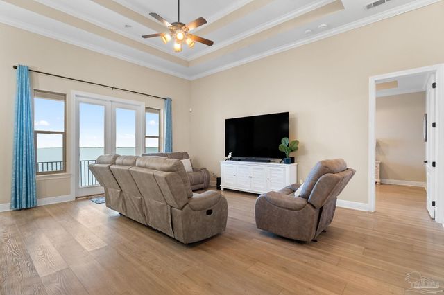 1921 Costa Verde Ct, Navarre, FL 32566