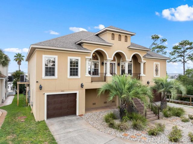 1921 Costa Verde Ct, Navarre, FL 32566