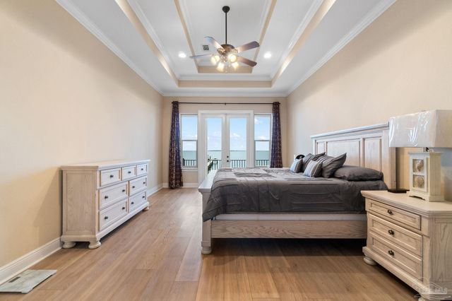 1921 Costa Verde Ct, Navarre, FL 32566