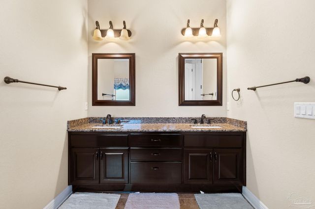 1921 Costa Verde Ct, Navarre, FL 32566