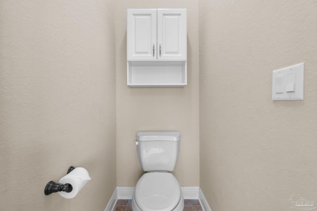 1921 Costa Verde Ct, Navarre, FL 32566