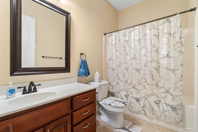 1921 Costa Verde Ct, Navarre, FL 32566