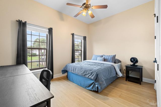 1921 Costa Verde Ct, Navarre, FL 32566