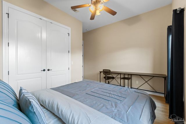 1921 Costa Verde Ct, Navarre, FL 32566