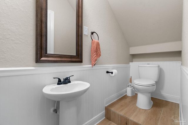 1921 Costa Verde Ct, Navarre, FL 32566