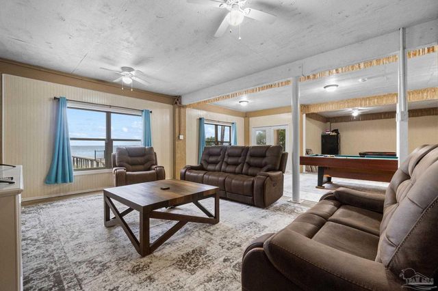 1921 Costa Verde Ct, Navarre, FL 32566