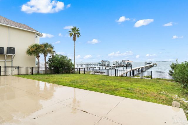 1921 Costa Verde Ct, Navarre, FL 32566