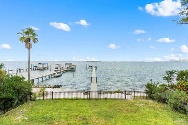 1921 Costa Verde Ct, Navarre, FL 32566