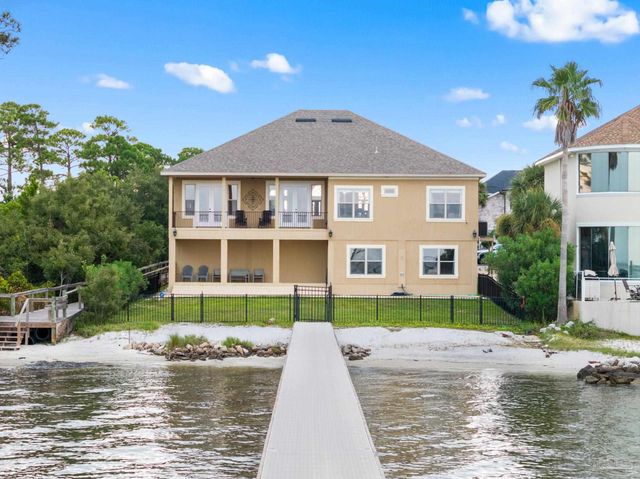 1921 Costa Verde Ct, Navarre, FL 32566