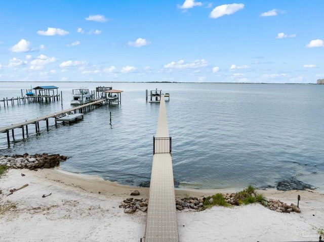 1921 Costa Verde Ct, Navarre, FL 32566