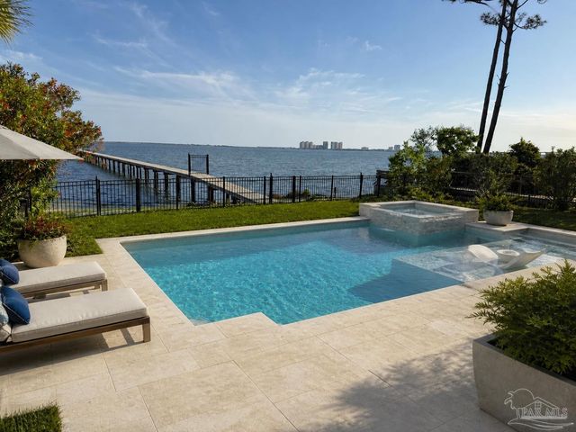 1921 Costa Verde Ct, Navarre, FL 32566