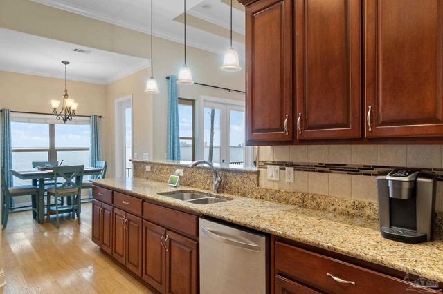 1921 Costa Verde Ct, Navarre, FL 32566