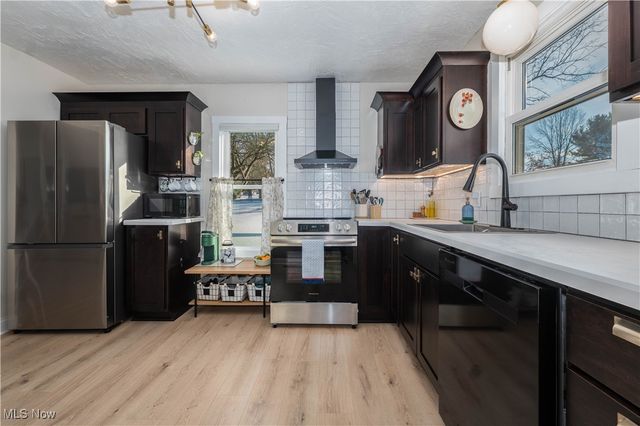 6350 Highton Street SW, Navarre, OH 44662