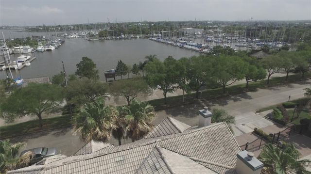 457 Mariners Drive, Kemah, TX 77565