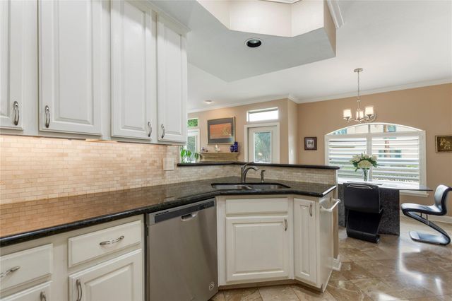 457 Mariners Drive, Kemah, TX 77565